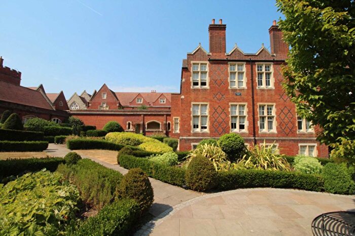 1 Bedroom Flat For Sale In Kavanagh Court, The Galleries, CM14