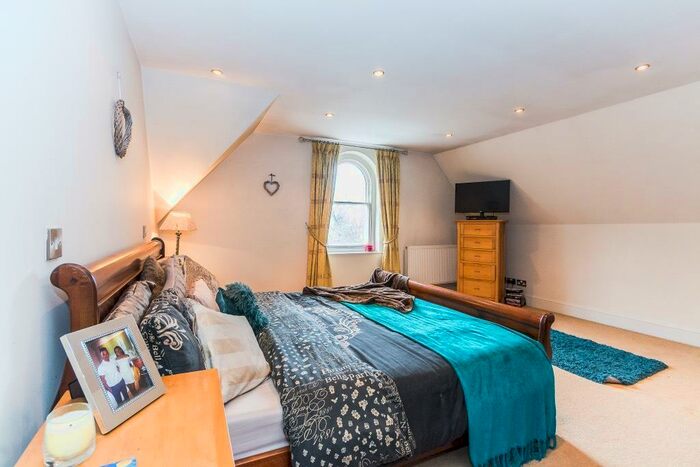 2 Bedroom Apartment To Rent In Regent Square, Doncaster, DN1