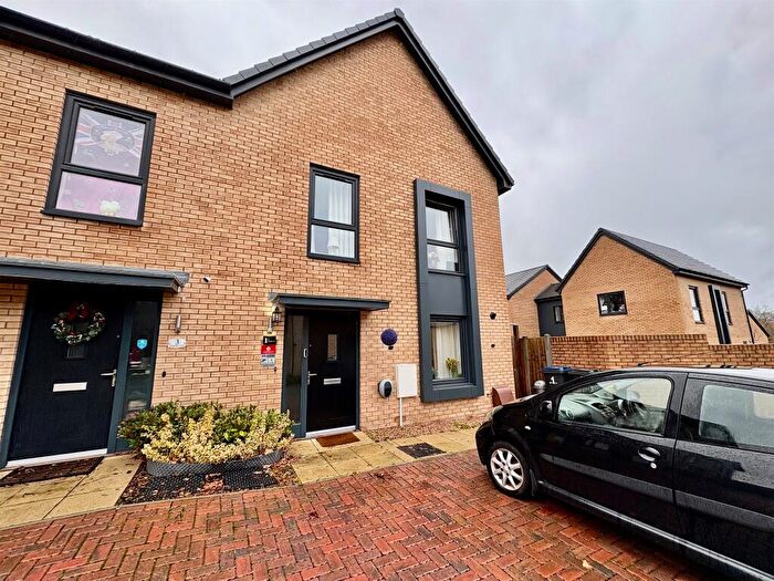 3 Bedroom Semi Detached House For Sale In Penrith Croft, Birmingham, B32