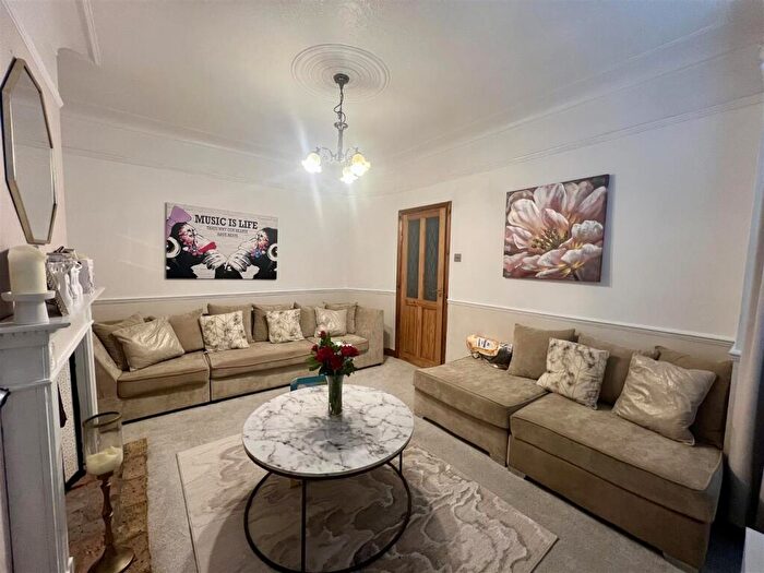 3 Bedroom End Of Terrace House For Sale In Leighton Avenue, Leigh-On-Sea, SS9