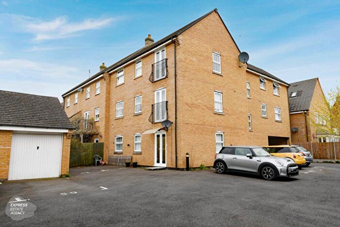 2 Bedroom Apartment For Sale In Crackthorne Drive, Rugby, CV23