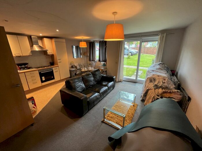 2 Bedroom Flat To Rent In Woodeson Lea, Leeds, LS13