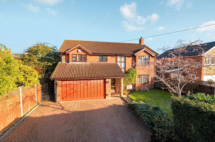 4 Bedroom Detached House For Sale In St. Johns Road, Mortimer Common, Reading, Berkshire, RG7