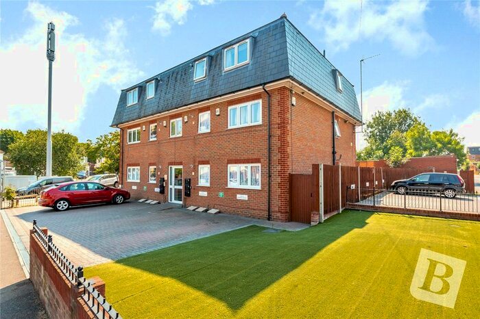 2 Bedroom Flat To Rent In Hillside Avenue, Gravesend, Kent, DA12