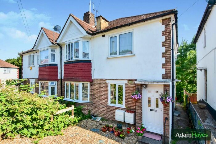 2 Bedroom Maisonette To Rent In Cardrew Close, North Finchley, N12