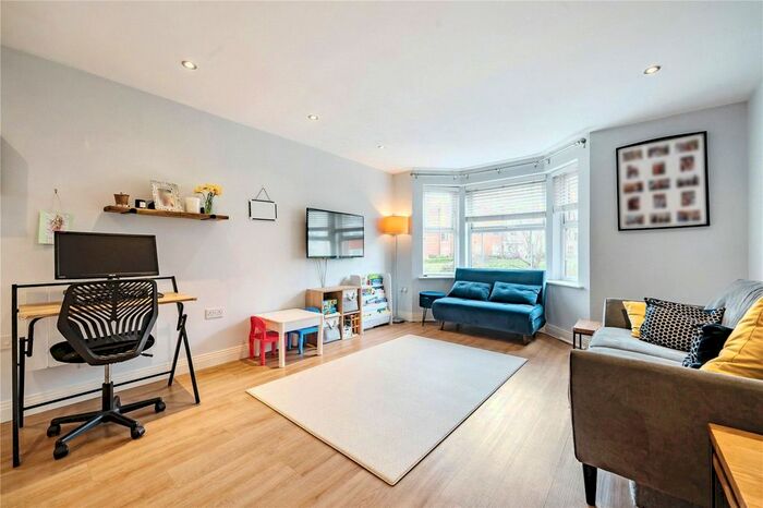 2 Bedroom Flat To Rent In Ashville Way, Wokingham, Berkshire, RG41