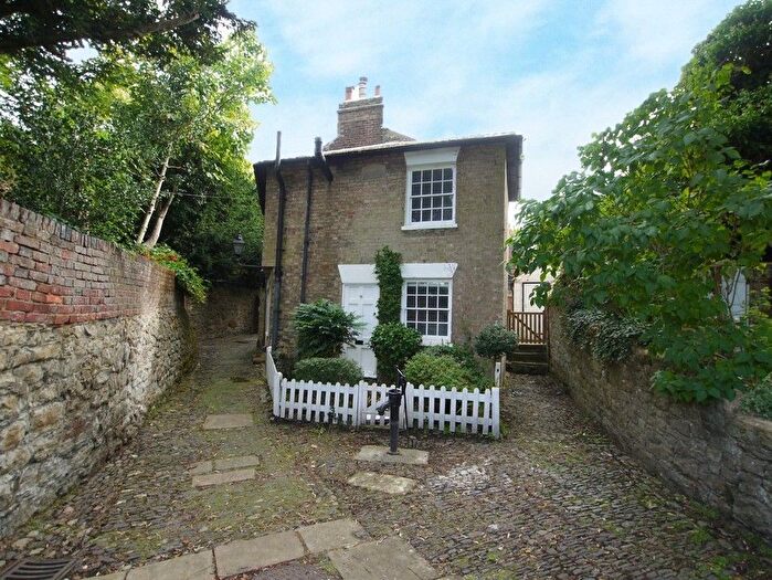 1 Bedroom Terraced House To Rent In Six Bells Lane, Sevenoaks, TN13