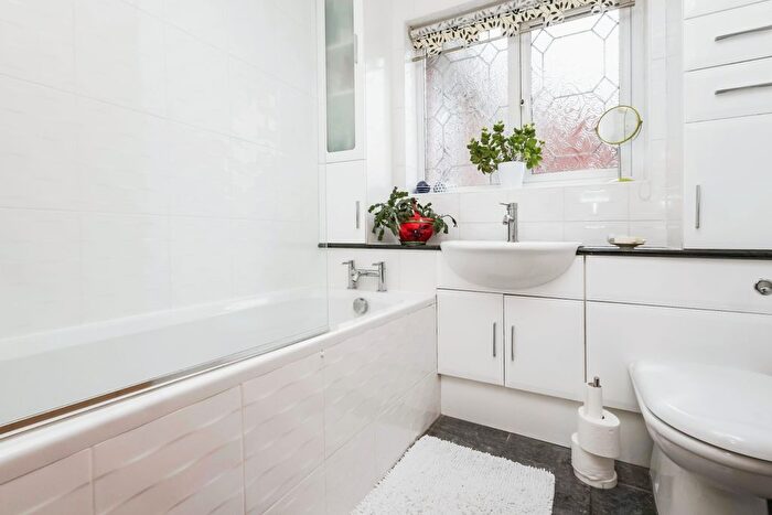4 Bedroom Detached House For Sale In Wasperton Close, Birmingham, West Midlands, B36