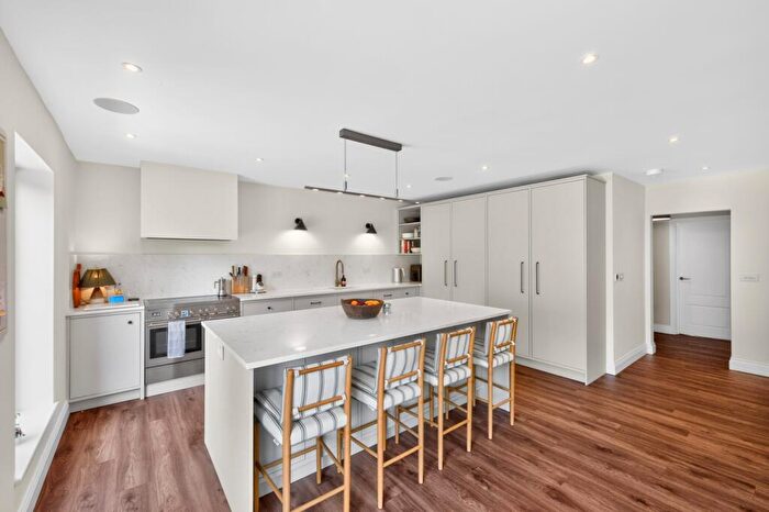 4 Bedroom Semi-Detached House To Rent In Breakspears Road London, SE4