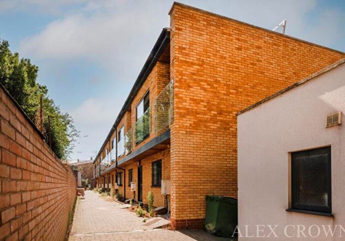 3 Bedroom End Of Terrace House For Sale In Lotus Mews, Islington, London, N19