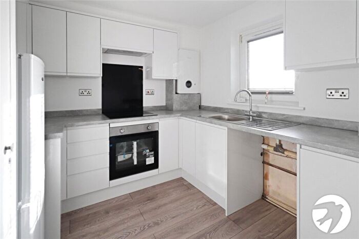 2 Bedroom Flat For Sale In Heathdene Drive, Belvedere, DA17