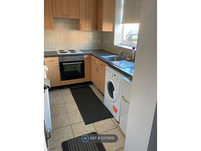 Studio To Rent In Leavesden Road, Watford, WD24