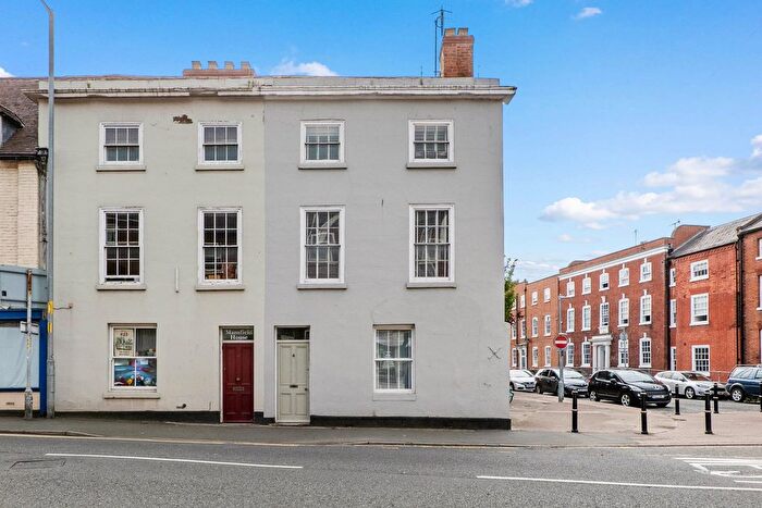 4 Bedroom End Terrace House For Sale In London Road, Worcester., WR5