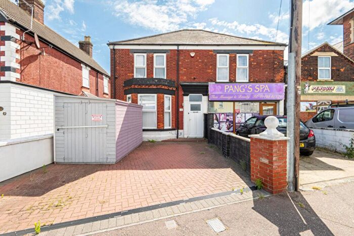 5 Bedroom Semi-Detached House For Sale In Caister Road, Great Yarmouth, NR30