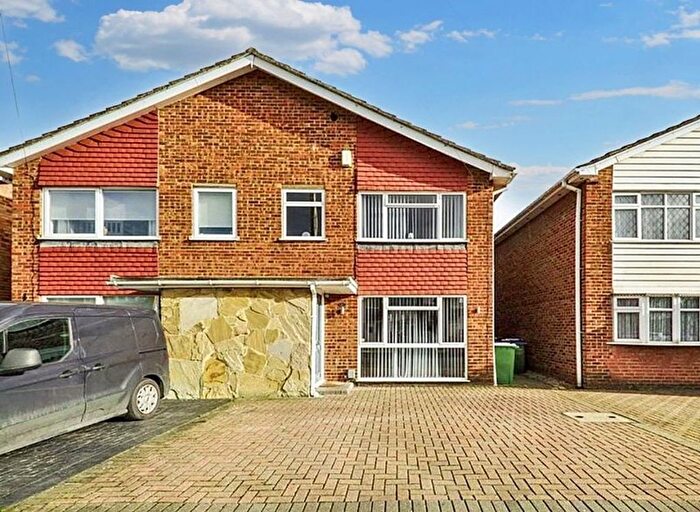 3 Bedroom Property For Sale In Clare Way, Bexleyheath, DA7