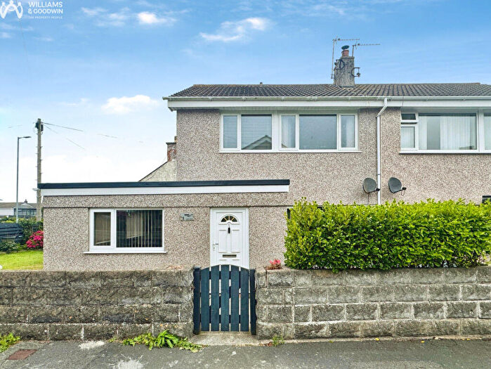 3 Bedroom Semi-Detached House For Sale In Llain Delyn, Holyhead, Anglesey, LL65