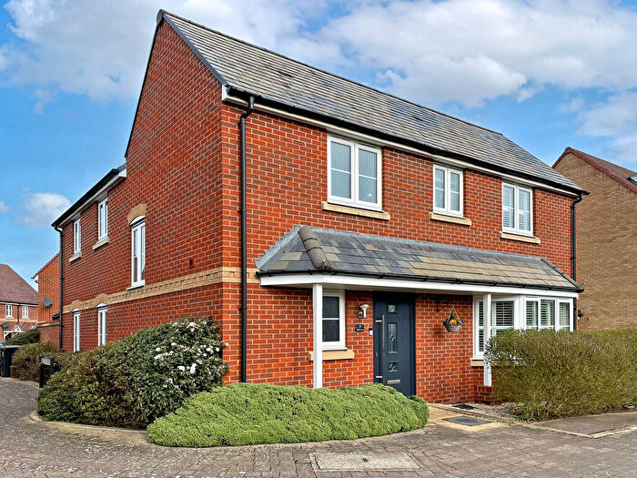 3 Bedroom Detached House For Sale In Walton Grove, Biggleswade, SG18