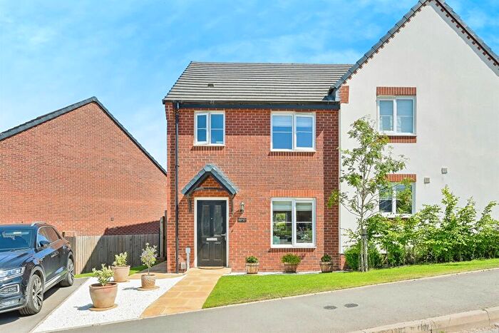 3 Bedroom Semi Detached House For Sale In Hylton Road, Stafford, ST16