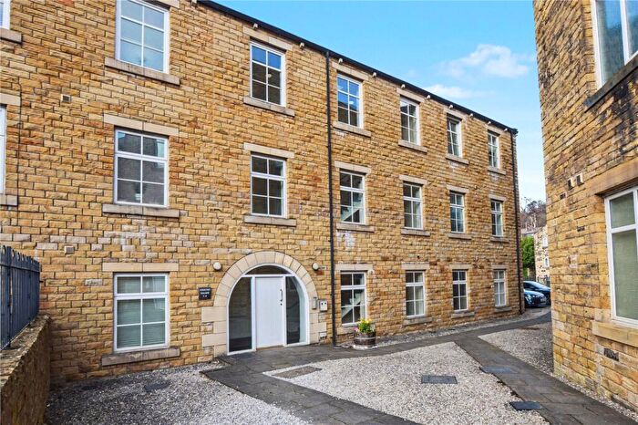 1 Bedroom Apartment For Sale In Jesmond Square, Farsley, Pudsey, West Yorkshire, LS28