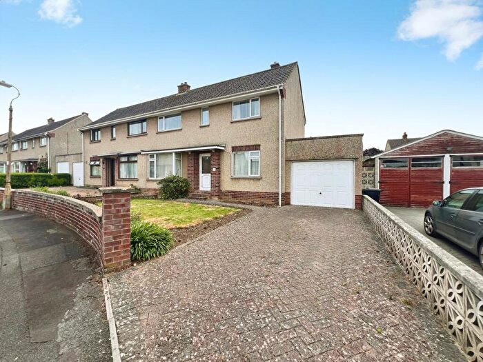 3 Bedroom Semi Detached House For Sale In Bramley Road, Street, BA16
