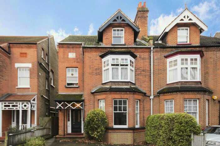 2 Bedroom Flat To Rent In Victoria Avenue, Surbiton, KT6