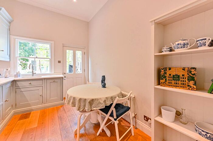 1 Bedroom Flat To Rent In Flat, Kempsford Gardens, Earls Court, London, SW5