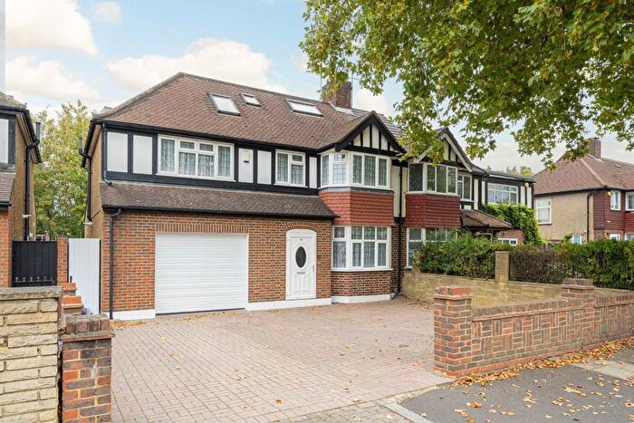 6 Bedroom Semi-detached House For Sale In Staines Road, Twickenham, TW2