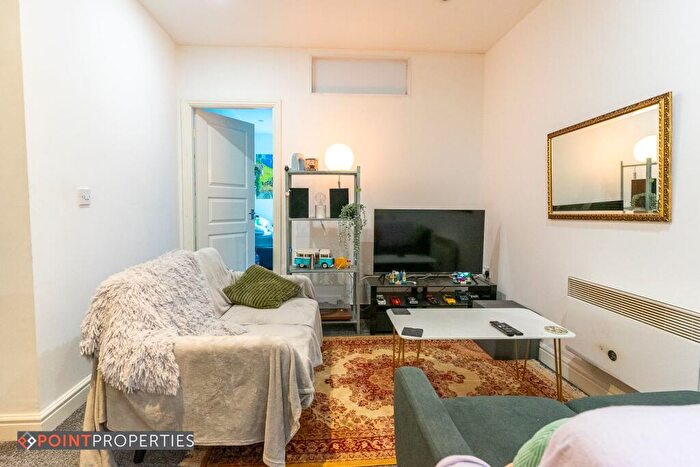 2 Bedroom Flat To Rent In Justine Mansions, Riding Street, L3