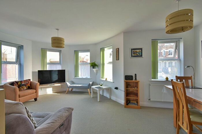 2 Bedroom Flat For Sale In Dorset Road South, Bexhill-On-Sea, TN40