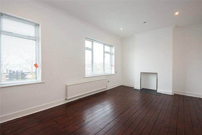 3 Bedroom Flat To Rent In Higham Hill Road, London, E17