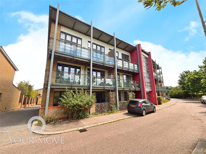 2 Bedroom Flat To Rent In Park Lane, Greenhithe, Kent, DA9