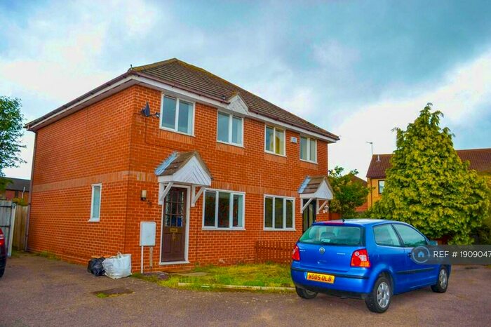 2 Bedroom Semi-Detached House To Rent In Derwent Road, Colchester, CO4