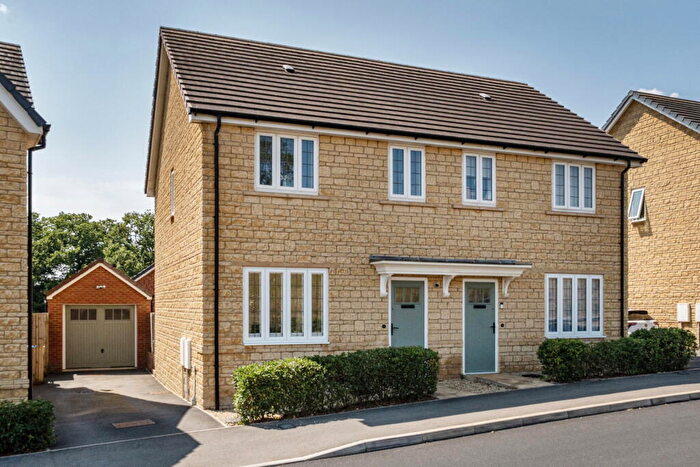 3 Bedroom Semi-Detached House For Sale In Haystack Avenue, Chippenham, SN14