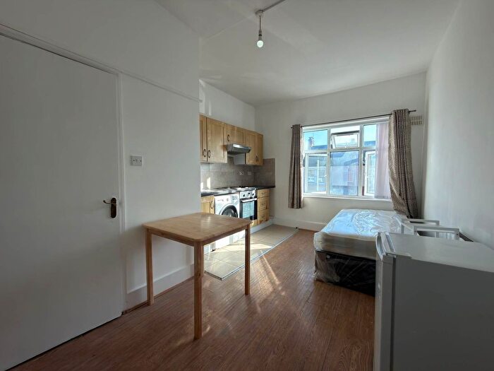 Studio To Rent In Etherley Road, London, N15