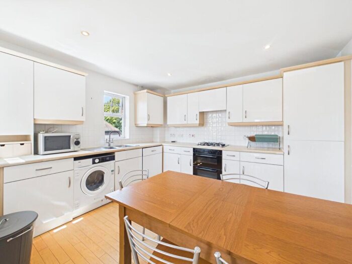 2 Bedroom Apartment To Rent In Nightingale Walk, Windsor, Berks, SL4
