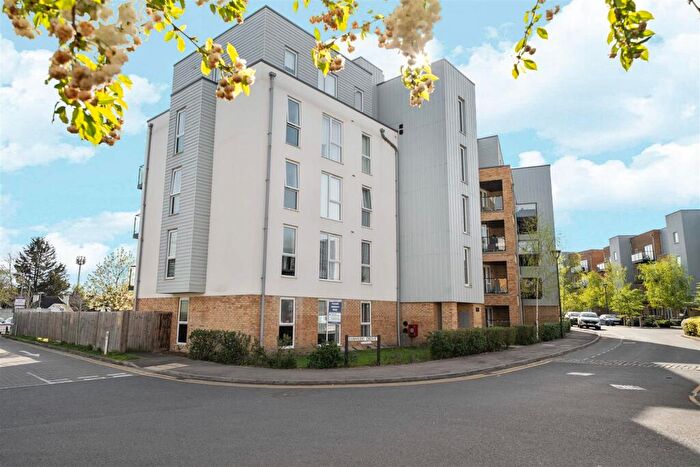 2 Bedroom Apartment For Sale In Hawker Drive, Addlestone, KT15