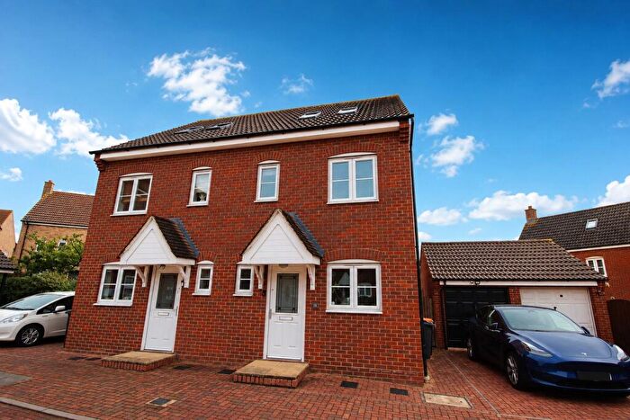 3 Bedroom Semi-Detached House To Rent In Langlands Road, Bedford, Bedfordshire, MK41