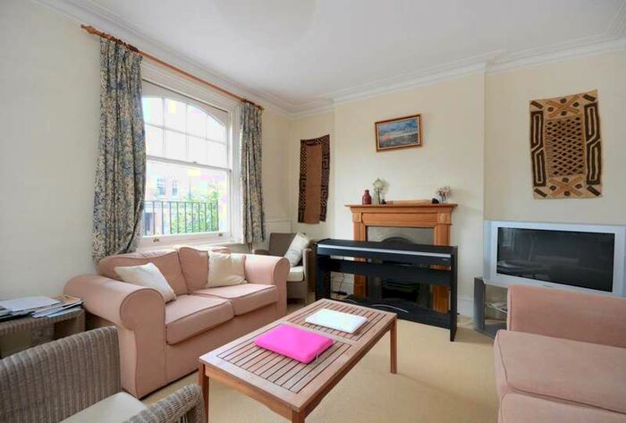2 Bedroom Flat To Rent In St Dunstans Road, Barons Court, W6