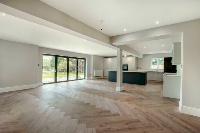 3 Bedroom Bungalow To Rent In Waterloo Road, Ilford, IG6