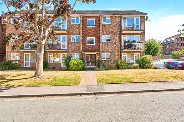 2 Bedroom Flat For Sale In Crescent Road, Kingston Upon Thames, KT2