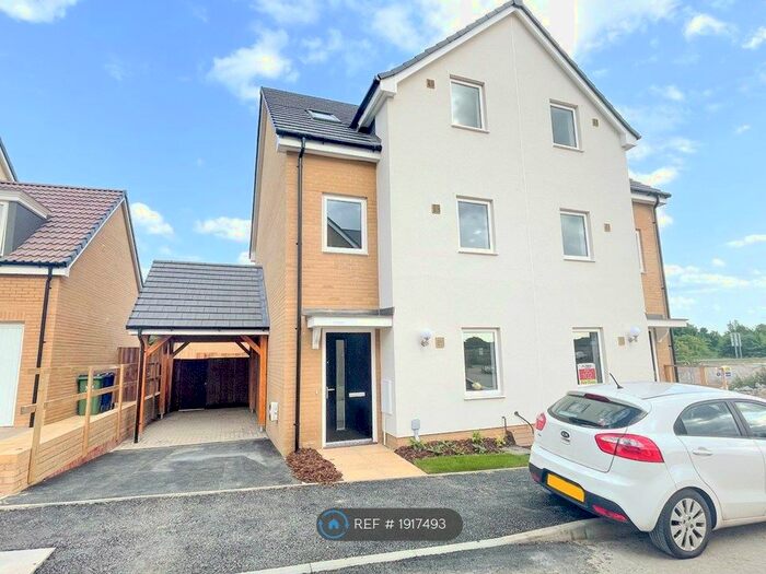 3 Bedroom Semi-Detached House To Rent In Wycombe Close, Littlemore, Oxford, OX4