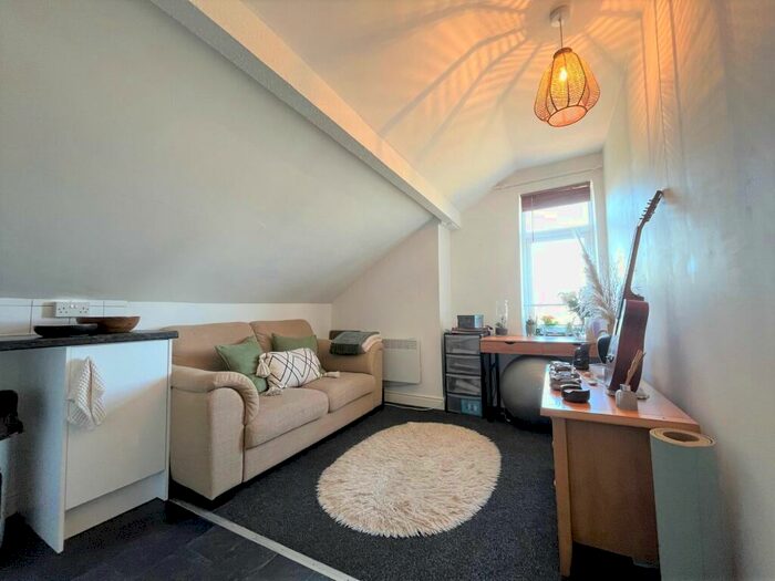 1 Bedroom Flat To Rent In Noster View, Leeds, LS11