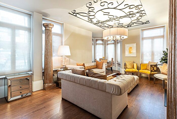 3 Bedroom Flat To Rent In Flat, Cunningham Court, Maida Vale, London, W9