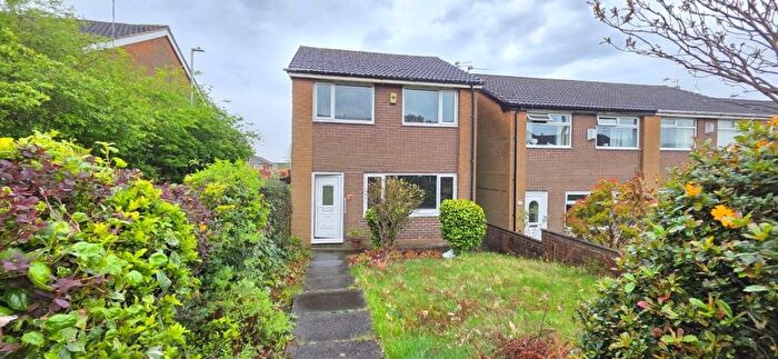 3 Bedroom Detached House To Rent In Amberley Walk, Chadderton, Oldham, OL9