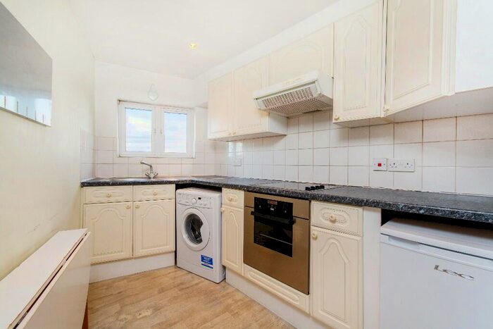 1 Bedroom Flat To Rent In Balham High Road, London, SW12