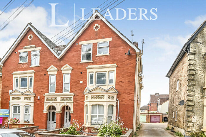 2 Bedroom Apartment To Rent In Chaucer Road, Bedford, Bedfordshire, MK40