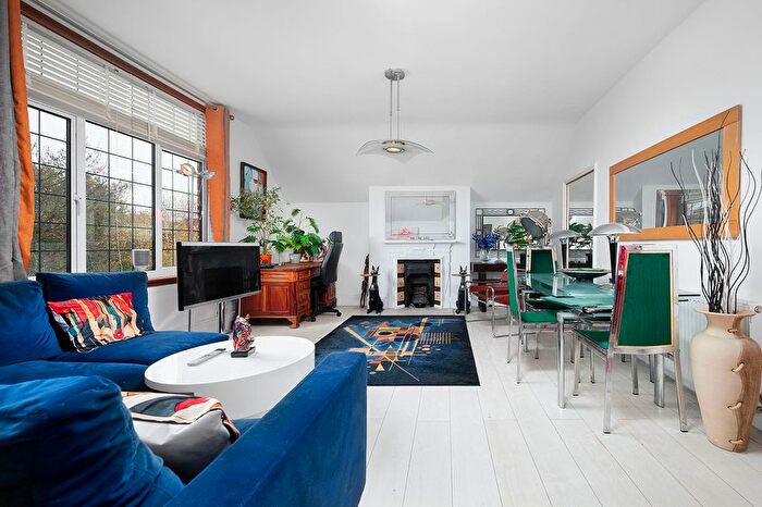 2 Bedroom Flat For Sale In Grove Road, Willesden, NW2