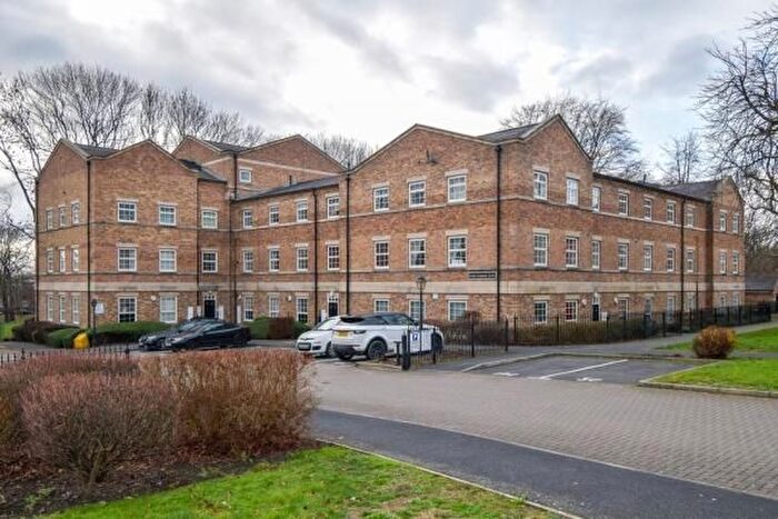 2 Bedroom Flat To Rent In Cedar Apartments, Wakefield, WF1