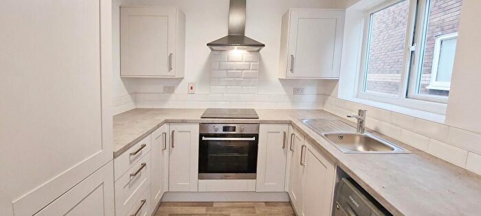 2 Bedroom Apartment To Rent In Velour Close, Salford, M3
