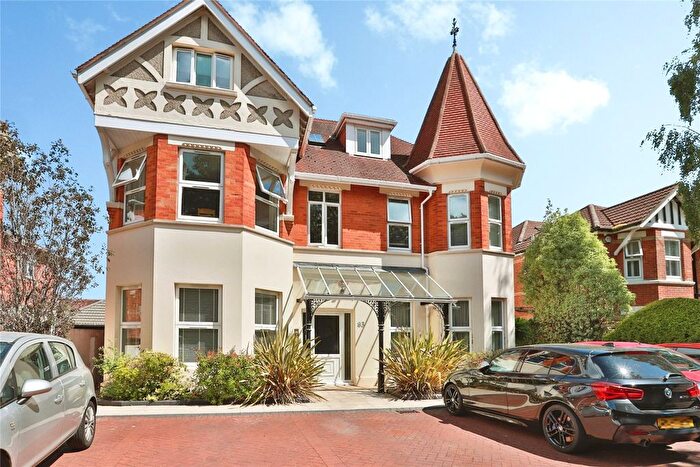 2 Bedroom Flat For Sale In Alumhurst Road, Alum Chine, Bournemouth, Dorset, BH4